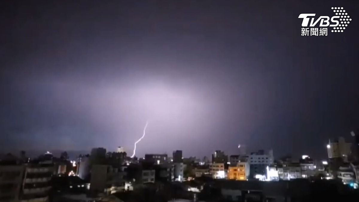 「冷心低壓」侵台！嘉義113毫米雨量　1.7萬戶停電災情慘（圖／綠豆嘉義人提供）