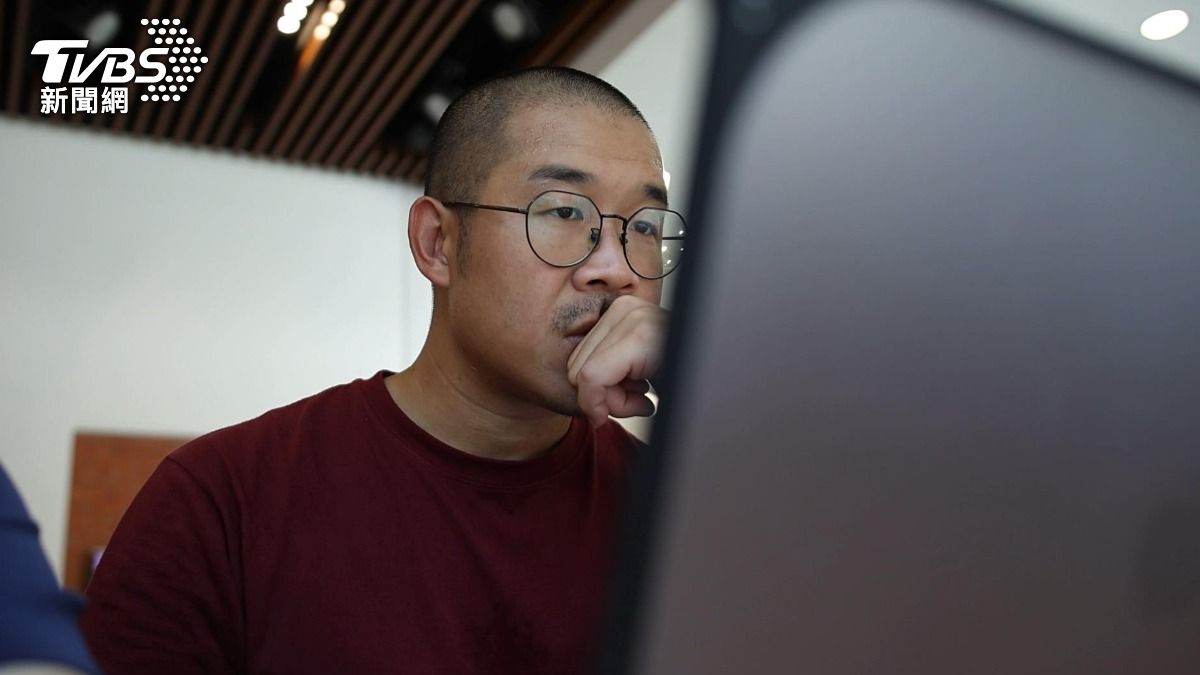 沒有老闆在旁邊監控,年輕人愛成為自由接案者。(圖/TVBS)