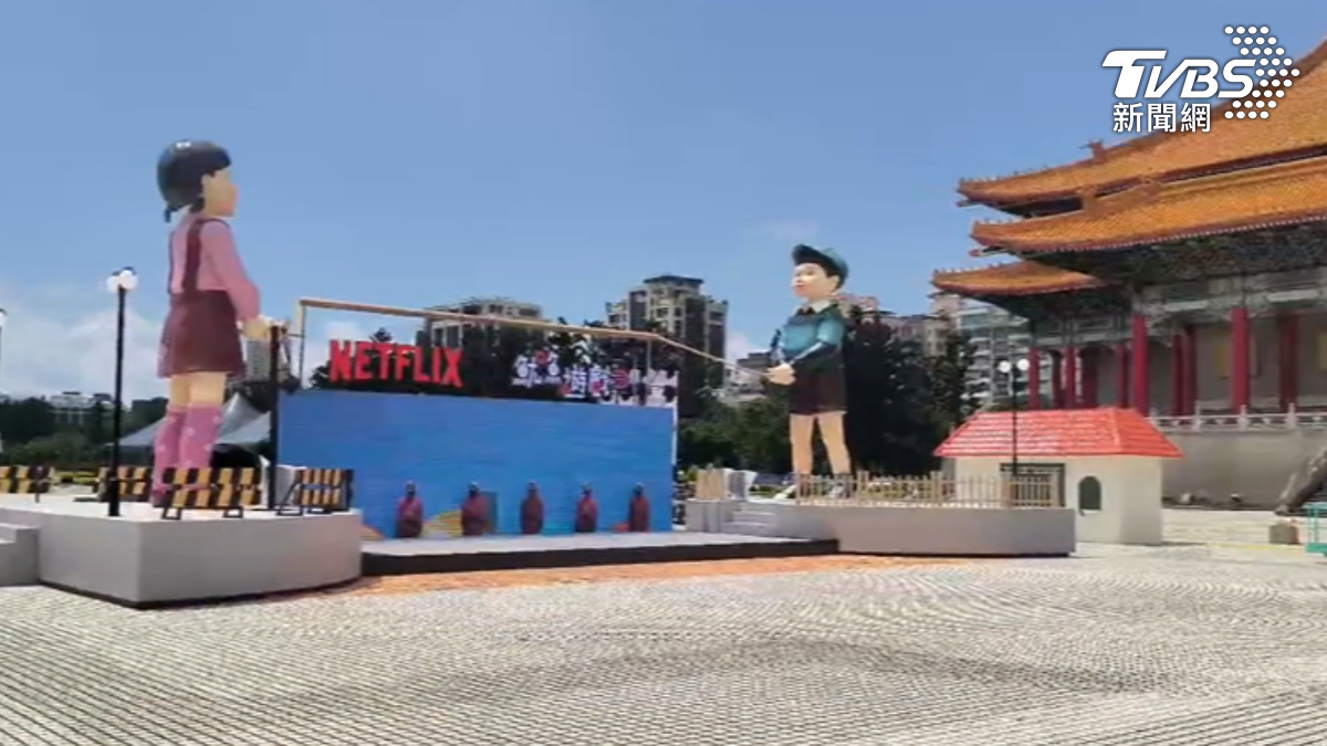 英熙北上到台北與男孩玩伴哲秀空降中正紀念堂。(圖/TVBS)