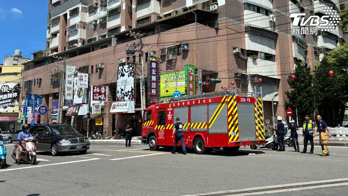 高雄消防車趕打火 路口「撞女大生」骨折送醫