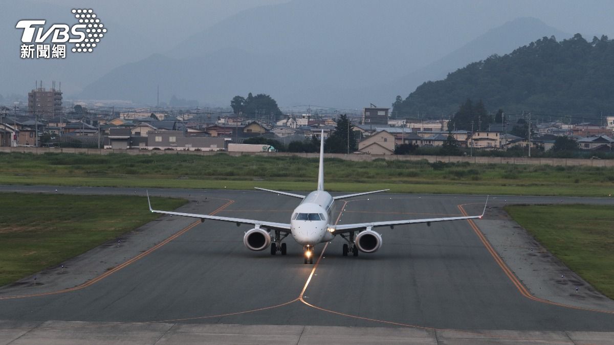 日本山形機場的停機坪,闖入一隻野生黑熊。(示意圖/Shutterstock達志影像)