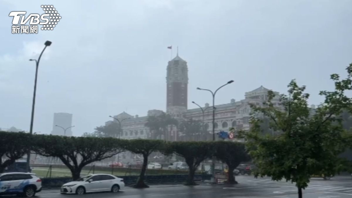 大雷雨炸雙北。（圖／TVBS）