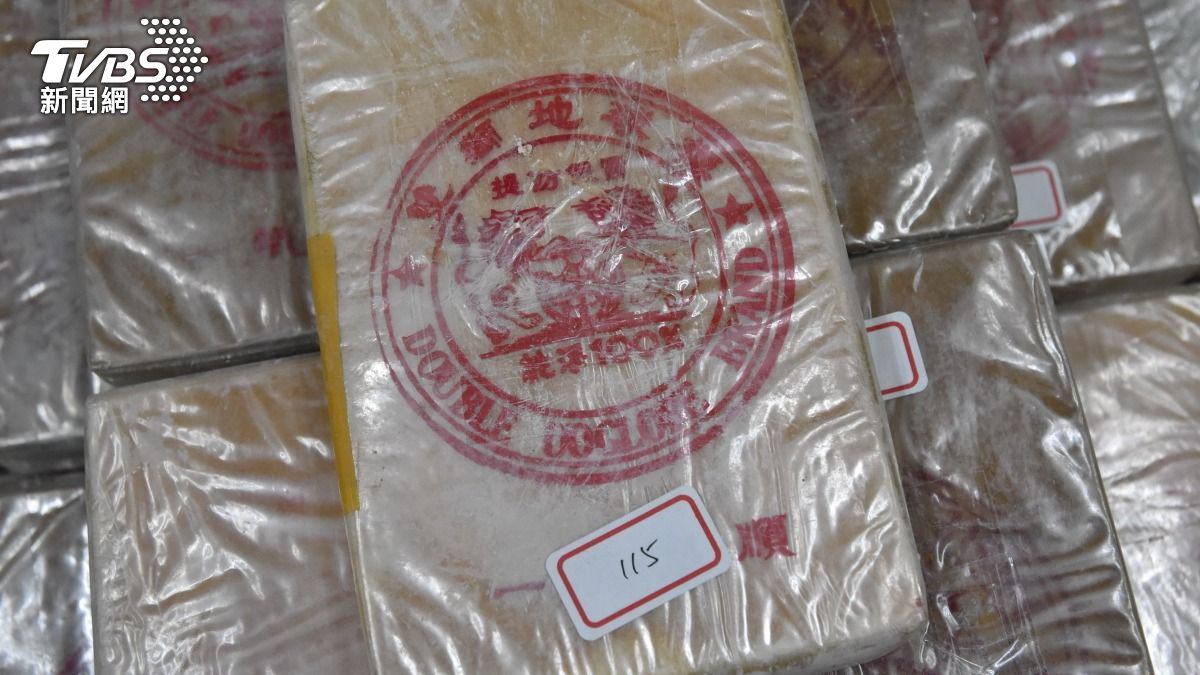 「雙獅地球牌」海洛因磚。(圖/TVBS)