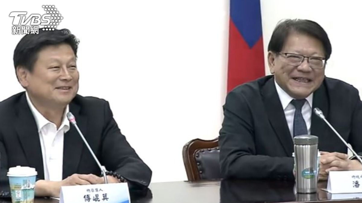 總統府秘書長潘孟安拜會國民黨團。(圖/TVBS)