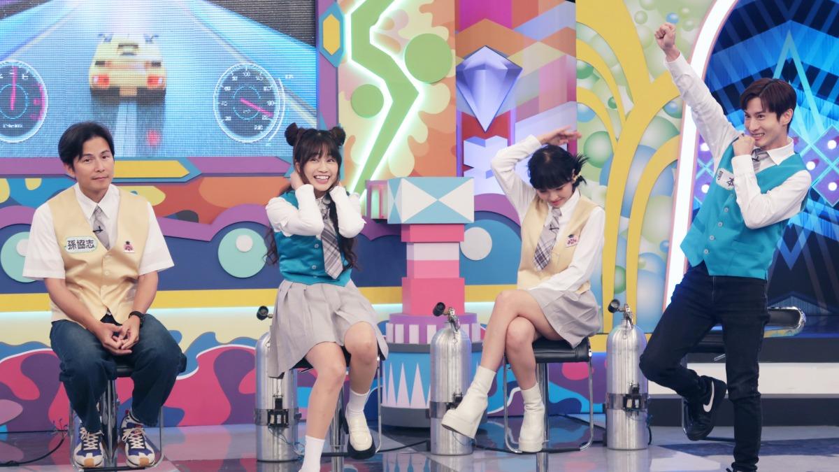孫協志(左起)、陳伊、徐凱希、阿本。(圖／華視提供）
