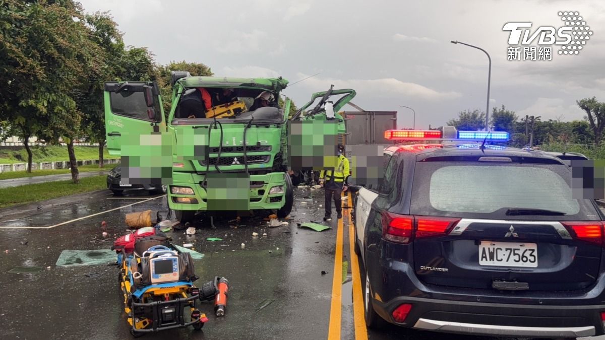高雄暴衝肇逃釀1死!奪魂黑貨車連5撞還逆向 聯結車駕駛慘死