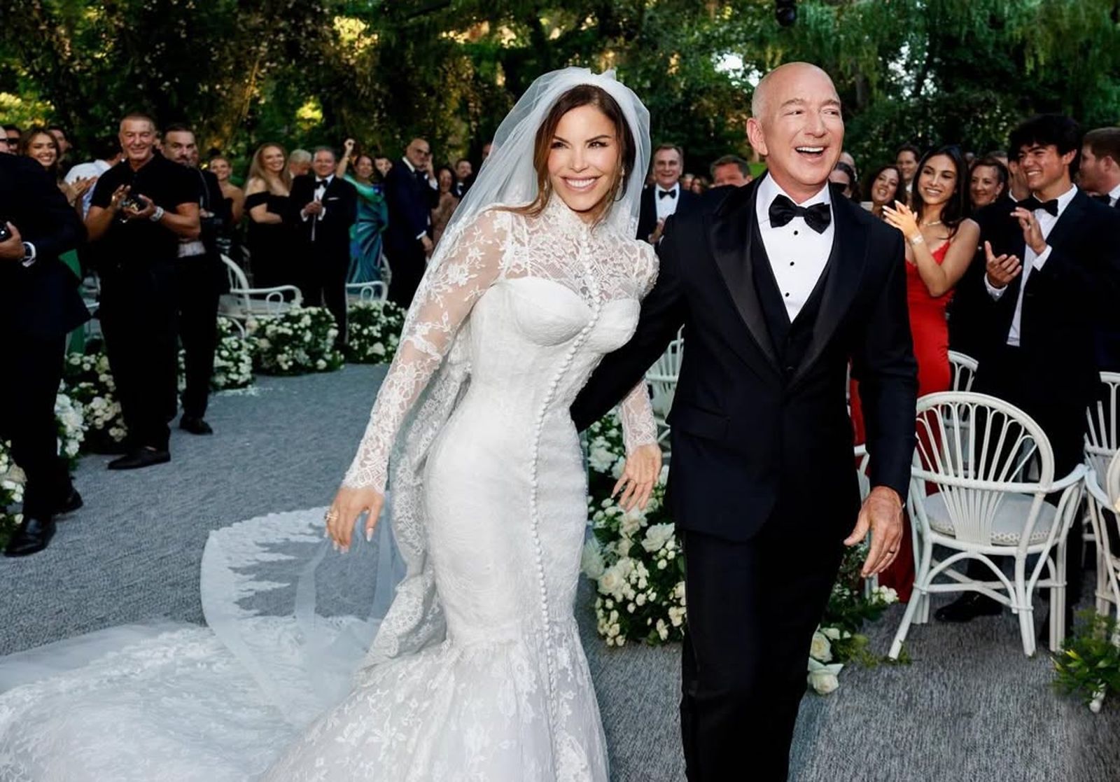 貝佐斯真的結婚了!辣妻首曬婚紗照 改名「貝佐斯夫人」宣示身分