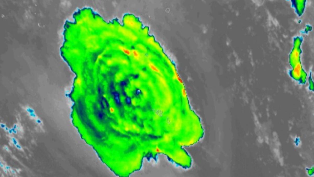 東加火山噴發時的監測圖。（圖／翻攝自 NOAA/NESDIS/ASPB）