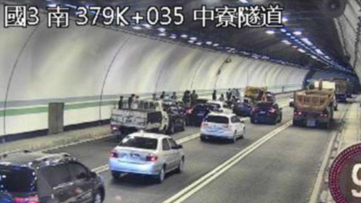 快訊／國3南下中寮隧道10車追撞　車流嚴重回堵8公里