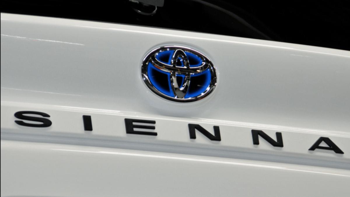 Toyota為油電領域先鋒者,第100萬輛油電車為Wind Chill Pearl車色的Toyota Sienna Platinum。(圖/Toyota提供)