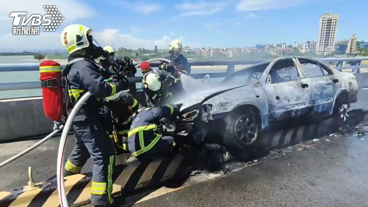 金門大橋首起火燒車！車輛疑爆胎自撞起火「燒焦像黑炭」