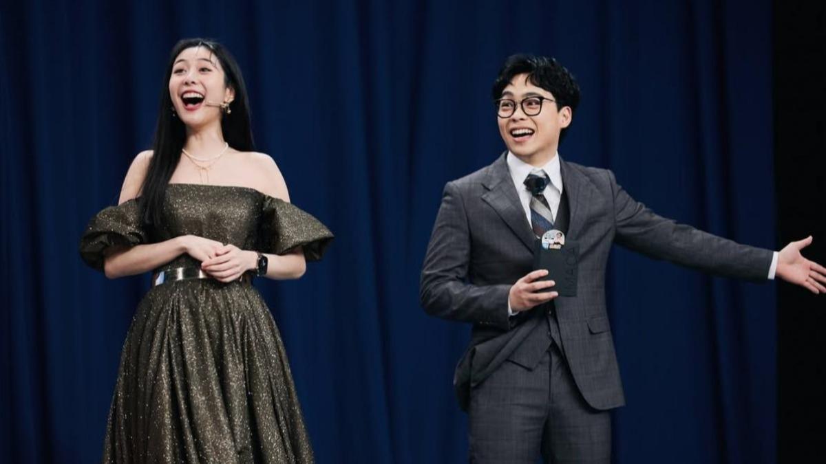 賀瓏與《賀瓏夜夜秀》主持搭檔Albee同遊日本爆熱戀。（圖／翻攝自Albee　IG）