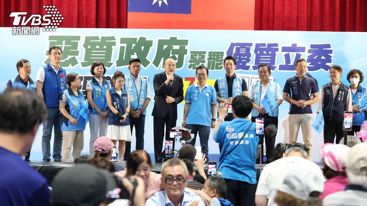 立法院長韓國瑜、台北市長蔣萬安、議員站台賴士葆。(圖/華子琛攝)