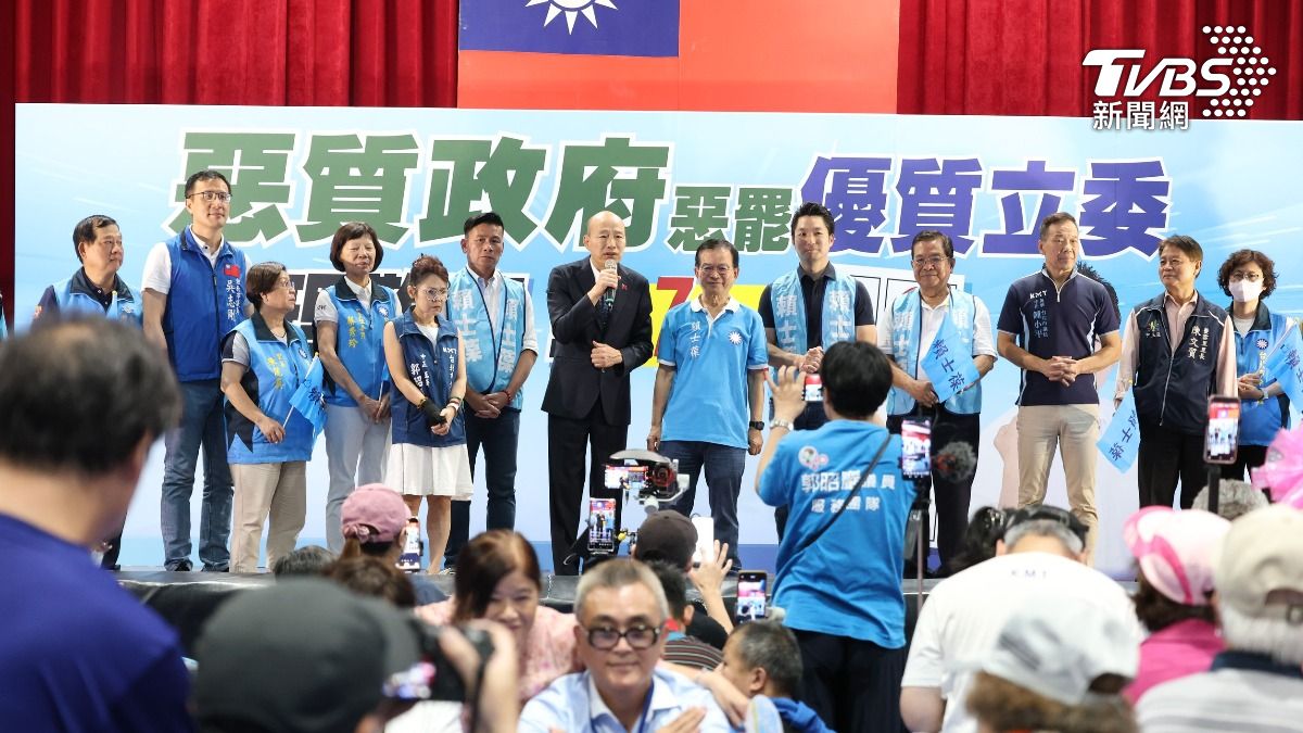 賴士葆今日在台北市南中正舉辦反惡罷說明會。(圖/華子琛攝)