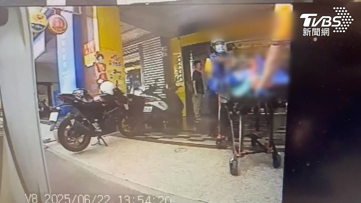 送餐給錢仍得不到愛!已婚男持刀刺傷彩券行女店員 怨:手都沒牽到(圖/TVBS)