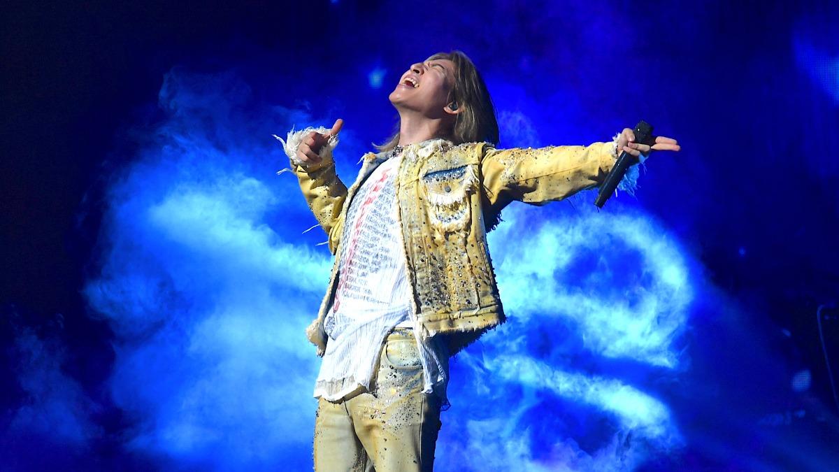 大聲獻唱BIGBANG組曲嗨翻4千VIP　驚喜宣布「9月高雄有活動」