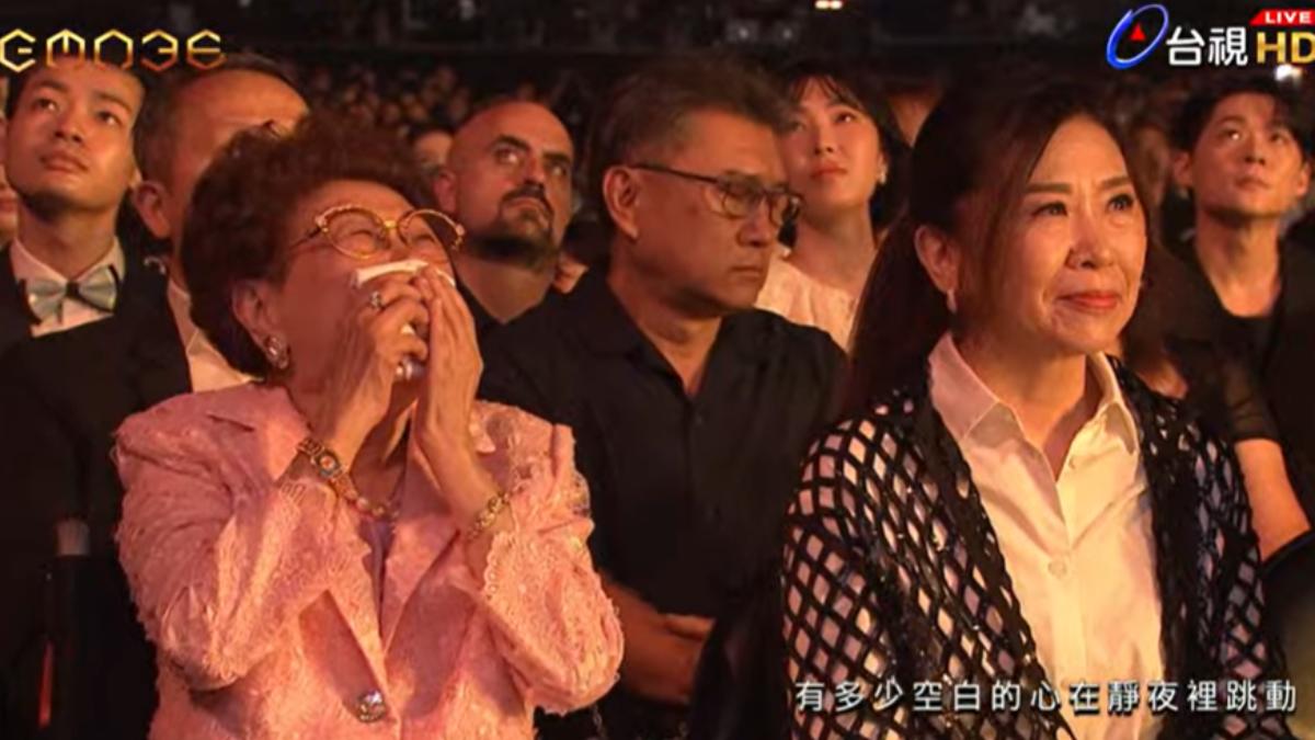 馬兆駿94歲的母親台下暴哭。(圖/翻攝自金曲獎YouTube)