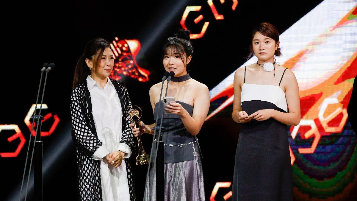 金曲36／才剛滿月就喪父！馬兆駿愛女「台上致詞」94歲母掩面大哭