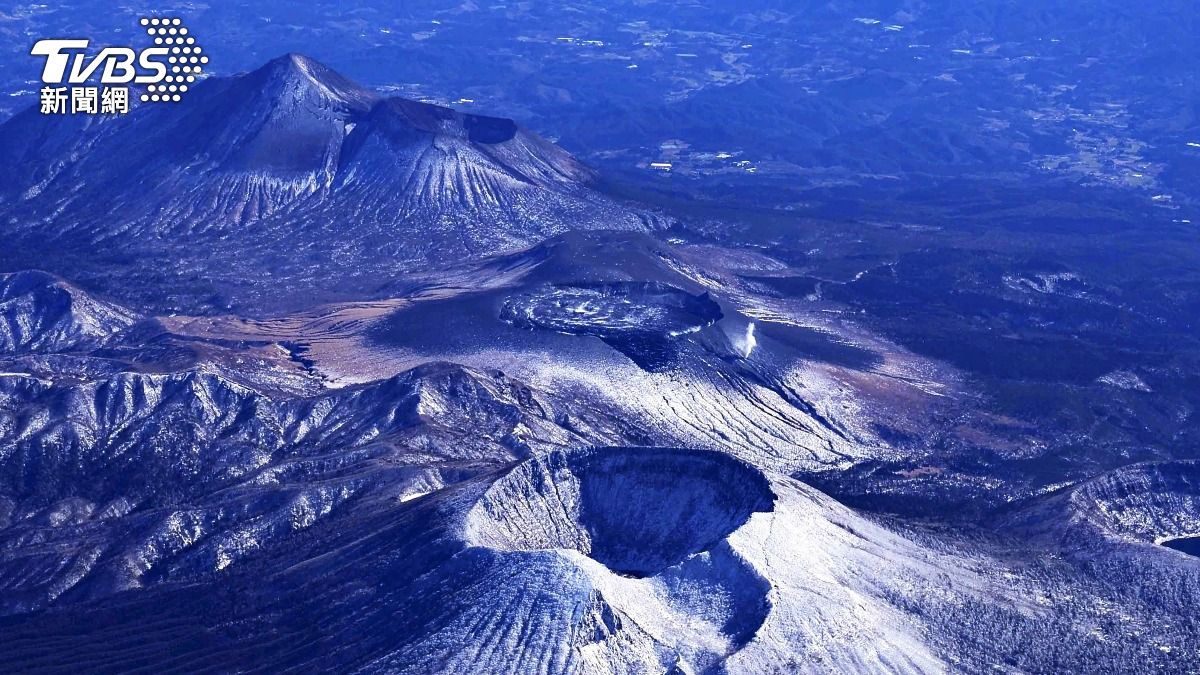 6天「狂震2192次」！日本新燃岳隔7年再噴發　地底異常膨脹
