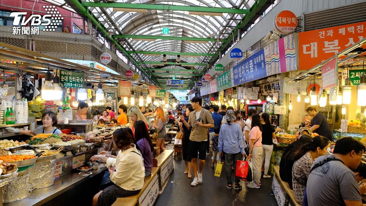 韓媒報台人赴首爾「瘋買棉被」掀熱議 韓網:去台灣都買雨傘