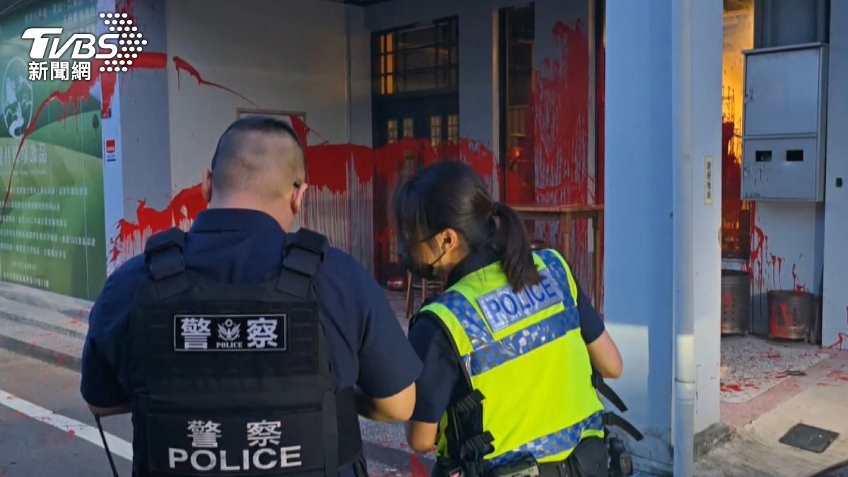 欠百萬不還！男潑紅漆砸茶行，警追緝中。(圖／TVBS)
