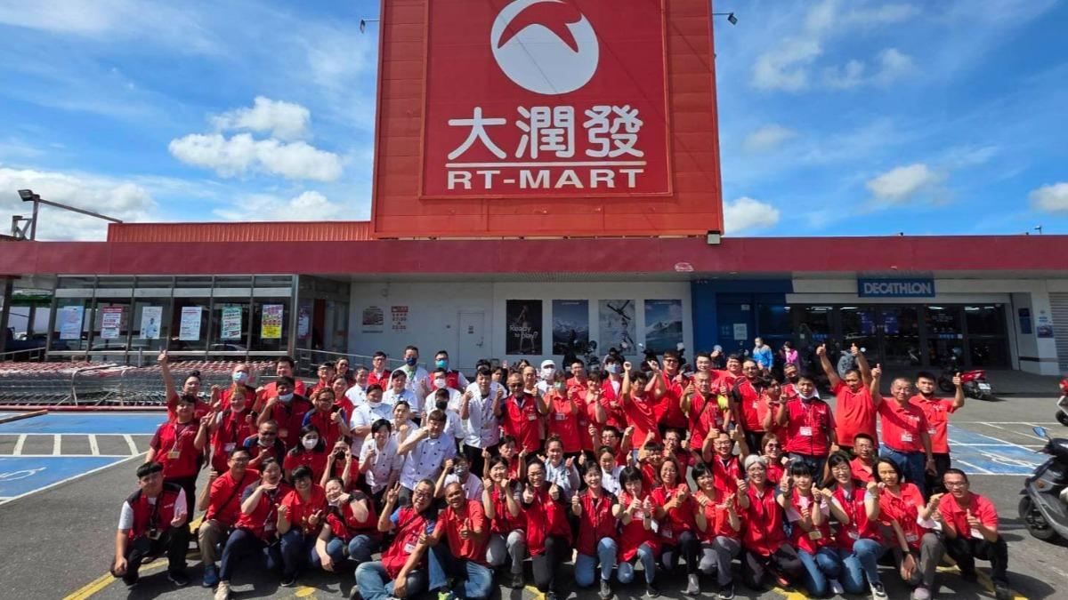 紅色招牌走入歷史！大潤發改名大全聯　員工畢業照曝光惹哭網友
