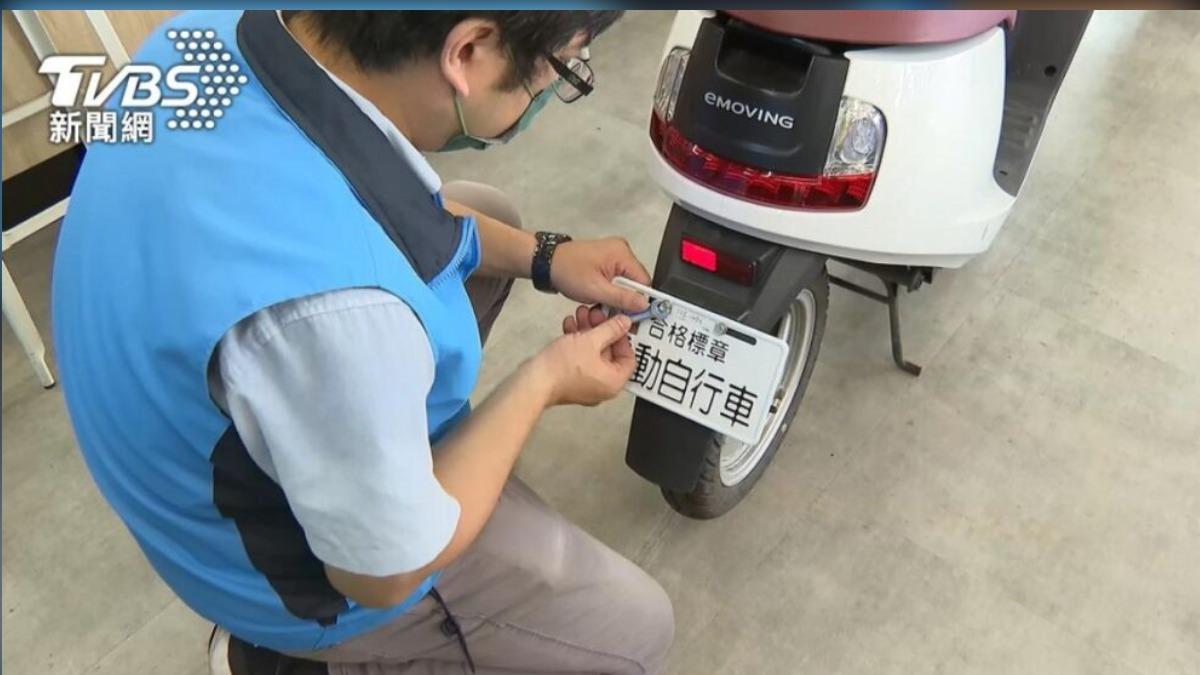 交通部經由教育體系,強化微型電動二輪車的交通安全知識。(圖/TVBS)