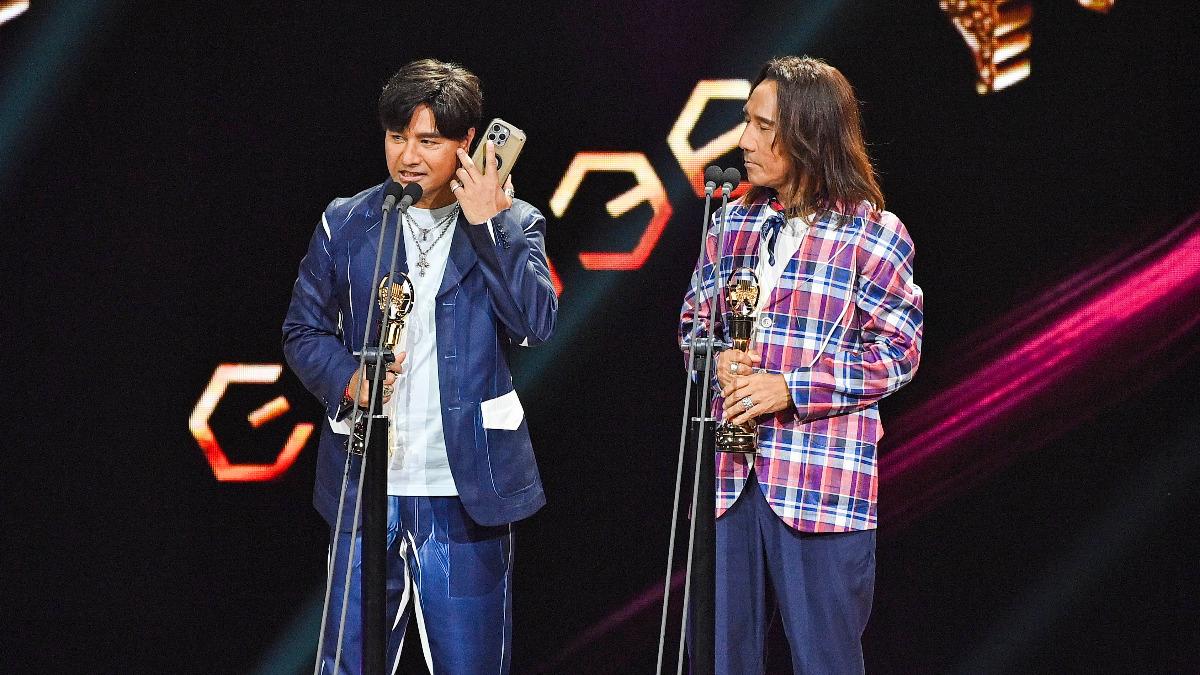 金曲36／動力火車奪「最佳演唱組合獎」！　等20年感言突中斷全場笑