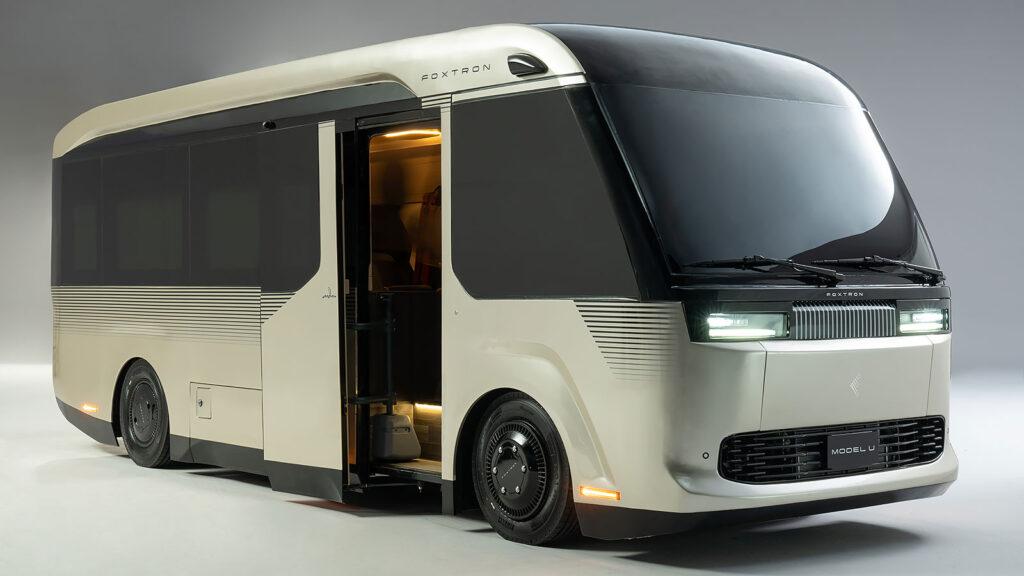 Model U鎖定電動中型巴士市場。(圖/鴻海提供)