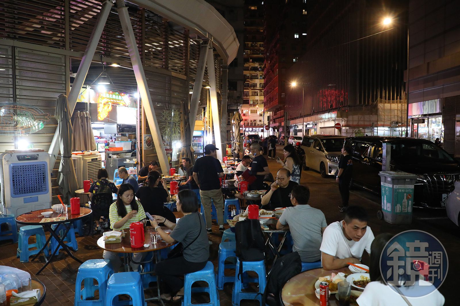 座落香港佐敦、營業至凌晨兩點的「御希大排檔」,是夜貓族與想續攤朋友的最佳選擇,讓人能卸下疲憊,開懷暢飲。(圖/鏡週刊)