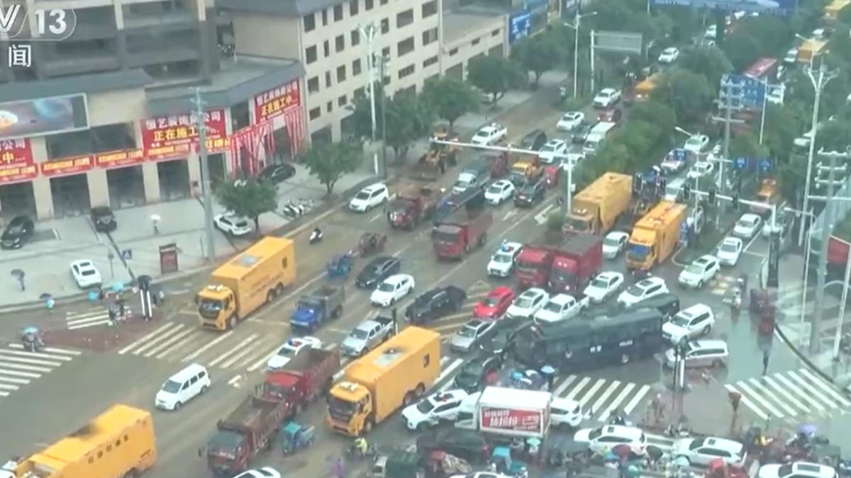 官方疏散車輛。(圖/翻攝自央視)