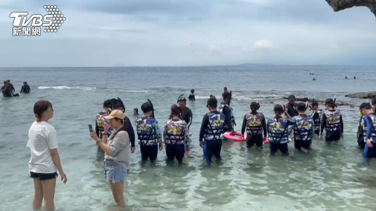 暑假小琉球行程淪陷!遊客包船竟三團合併 SUP漂流海中險出事(圖/TVBS)
