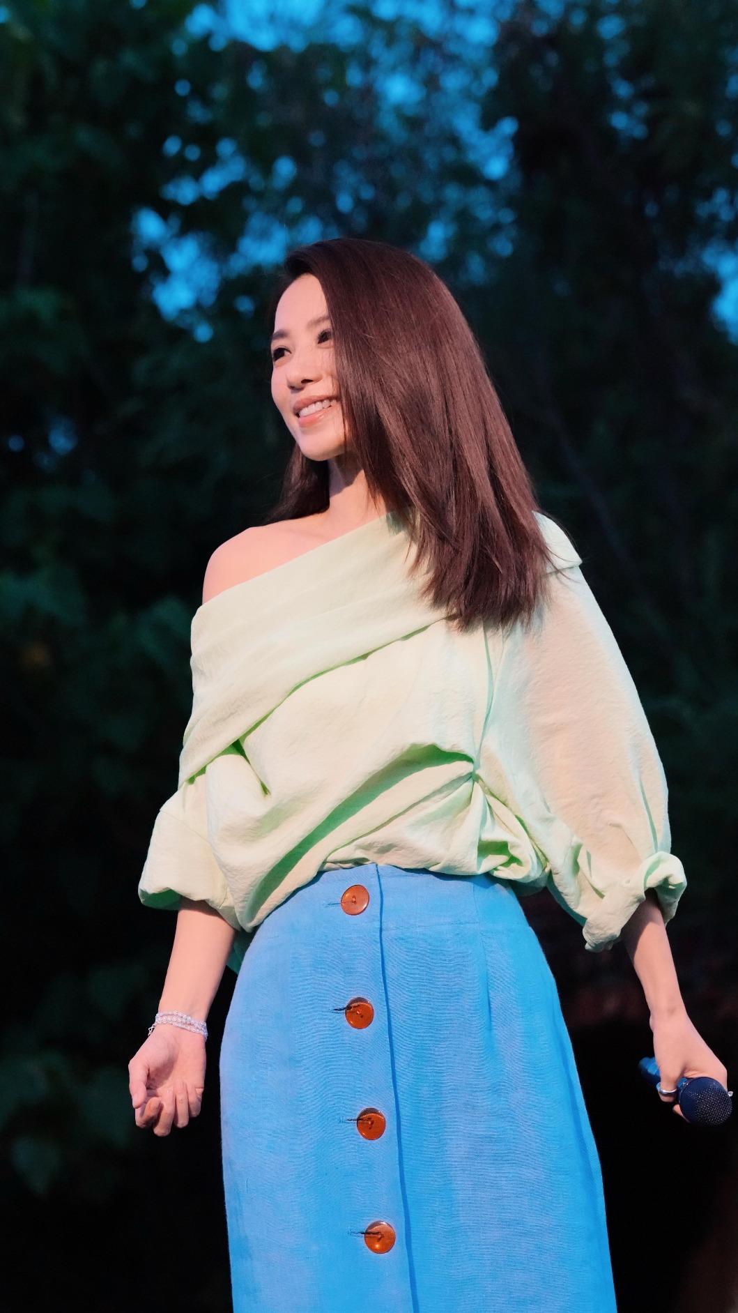 田馥甄Cover蔡健雅〈出走〉作為恆春限定。(圖/何樂音樂提供)