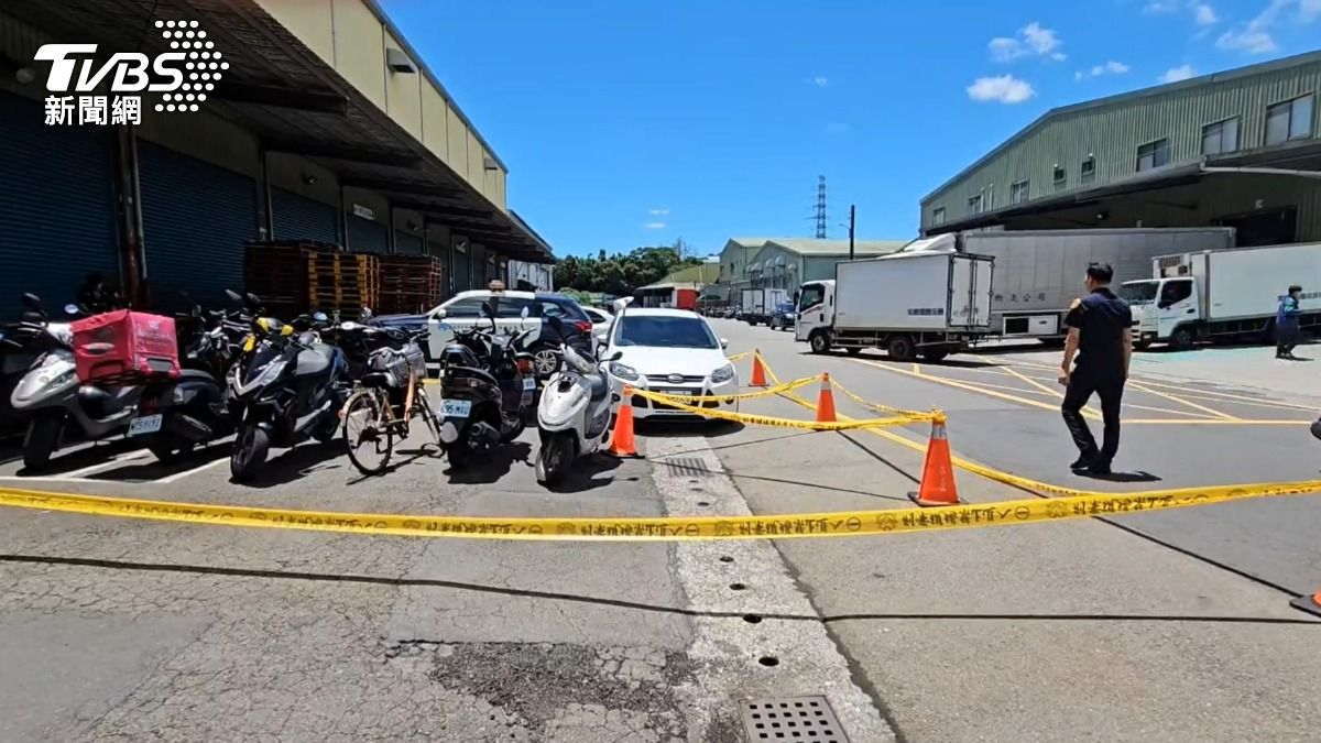 警方在現場拉起封鎖線。(圖/TVBS)