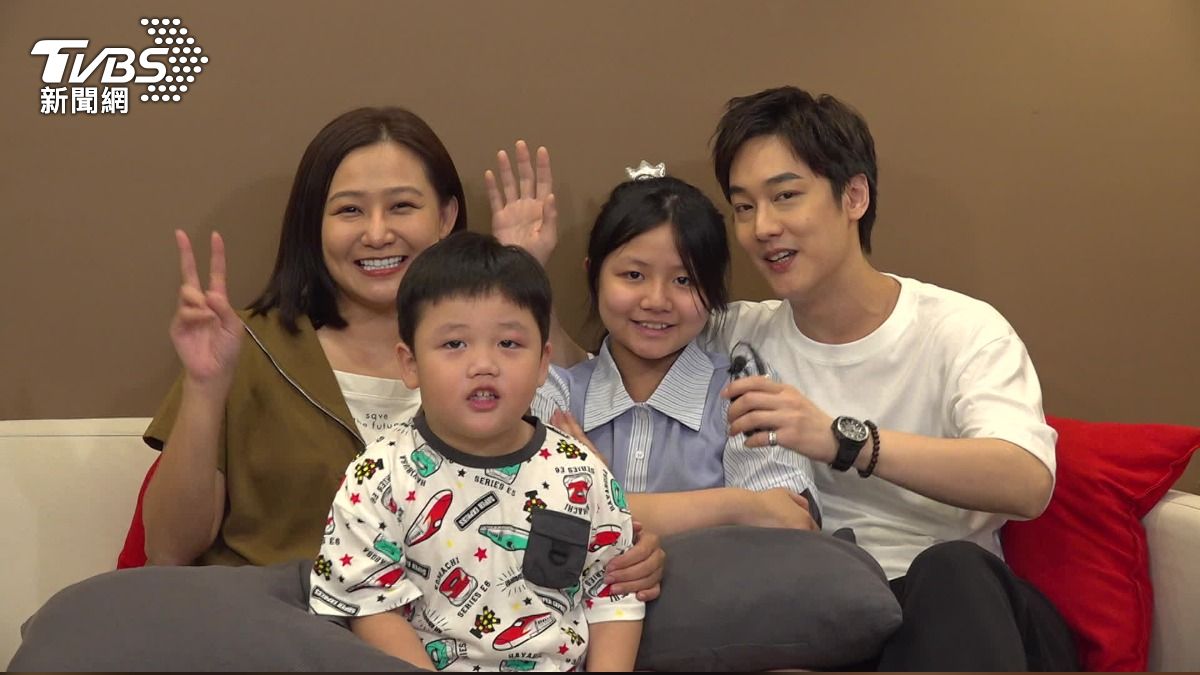 YouTuber「那對夫妻」接受TVBS娛樂頭條專訪。（圖／TVBS）