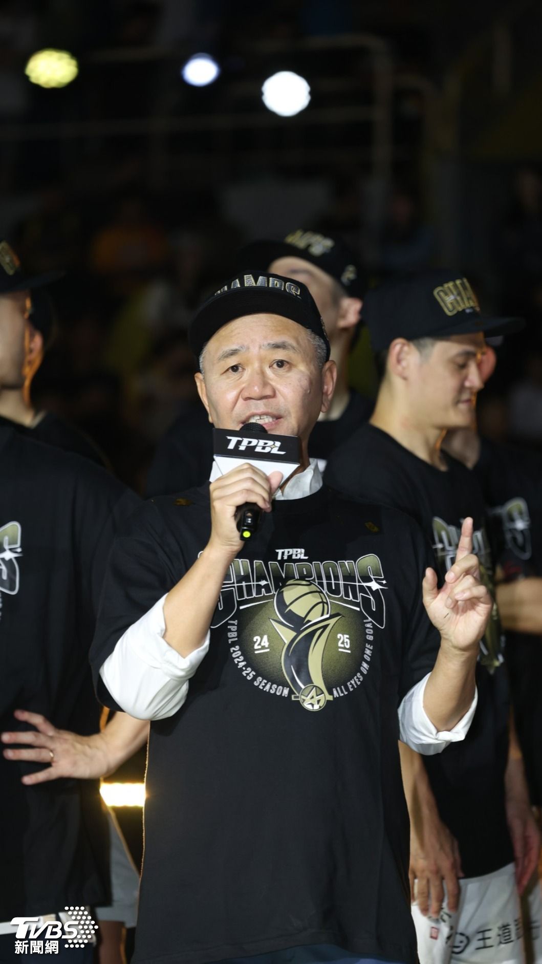 新北國王董事長王文祥豪氣加發5000萬獎金。(圖/華子琛攝)