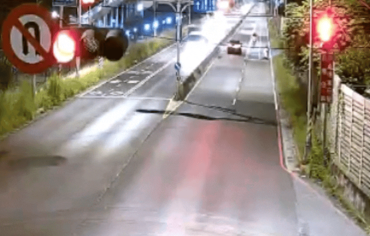 車禍監視器畫面。（圖／TVBS）