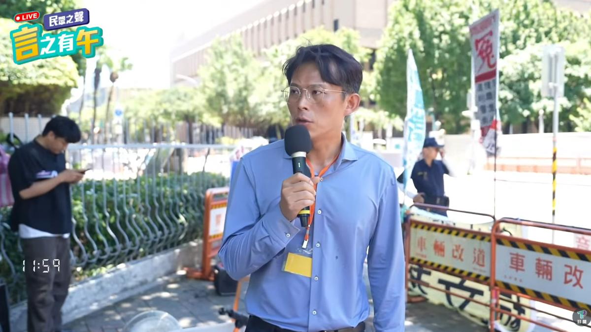 黃國昌在北院外直播表示:「台灣怎麼會變這樣的國家?」(圖/翻攝自民眾之聲)