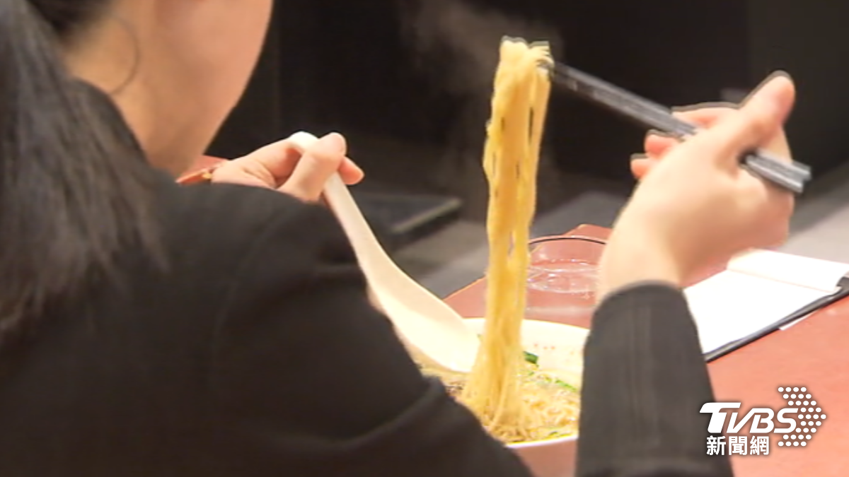 餐飲業面臨人力短缺。(圖/TVBS)