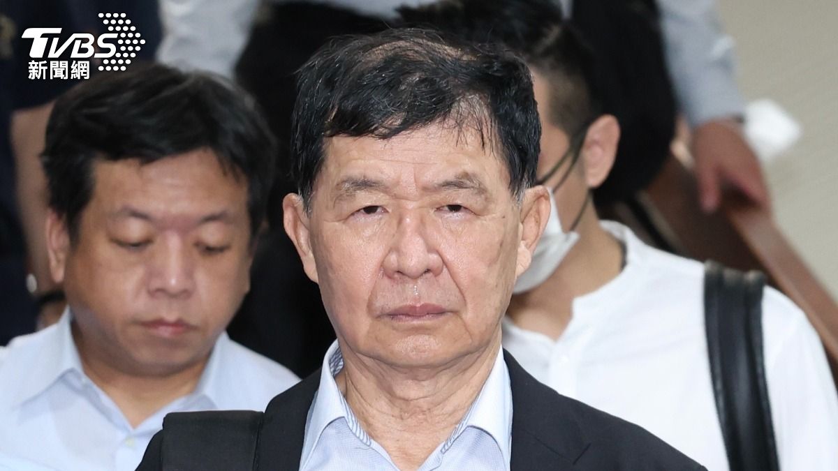 彭振聲聞妻子身亡,神情哀戚。(圖/華子琛攝)