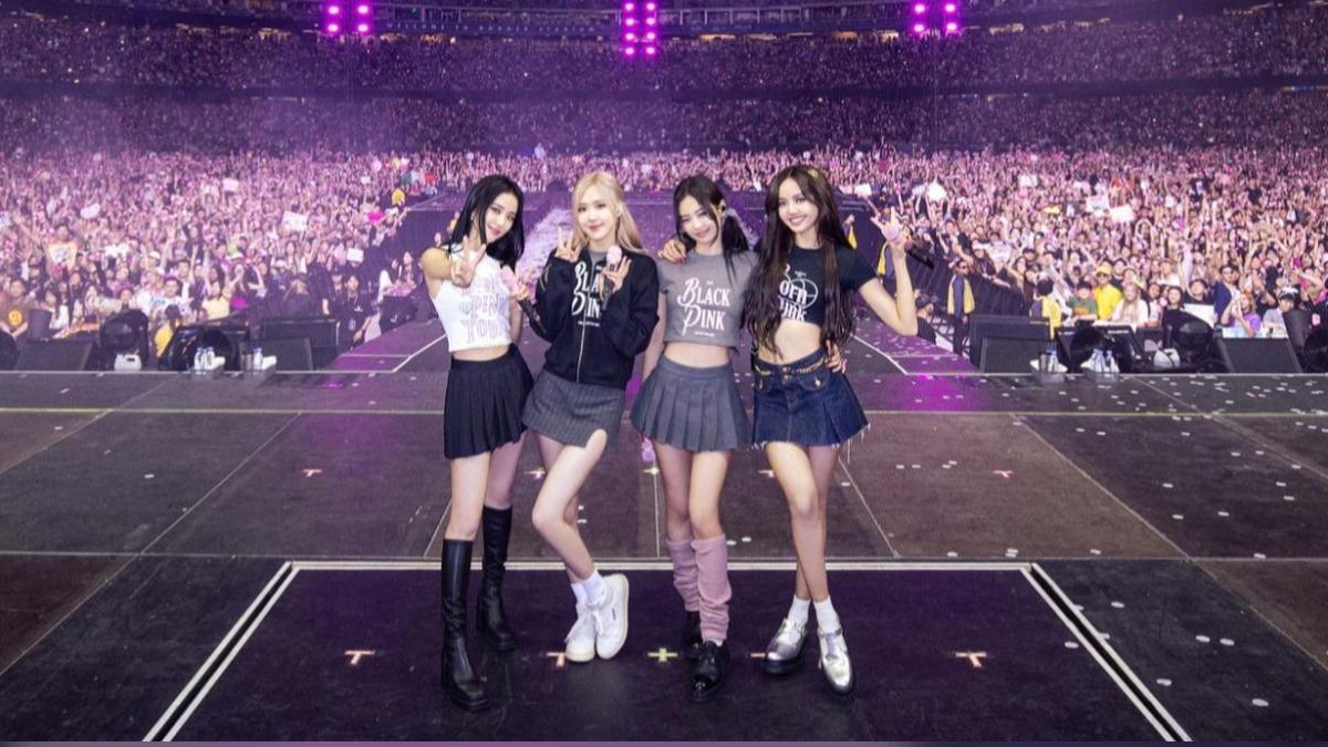 BLACKPINK二度登上高雄世運主場館開唱。(圖／翻攝自BLACKPINK臉書)