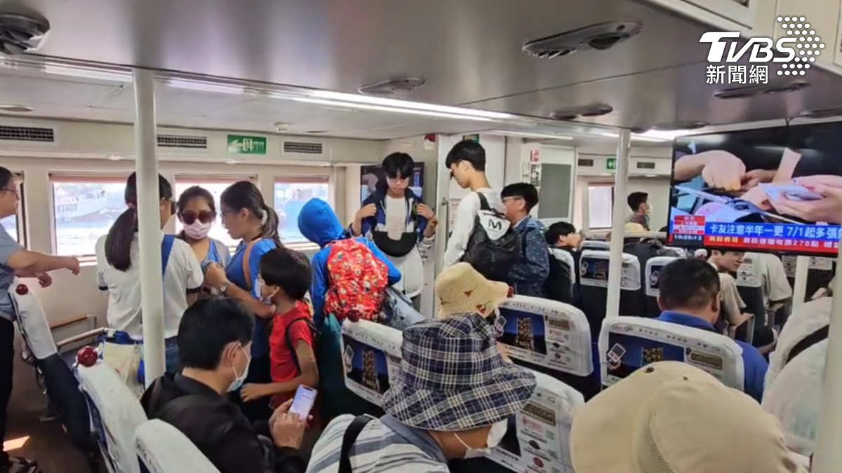 通過使用者付費原則，控管人數，減少遊客踩踏對生態造成的破壞。（圖／TVBS）