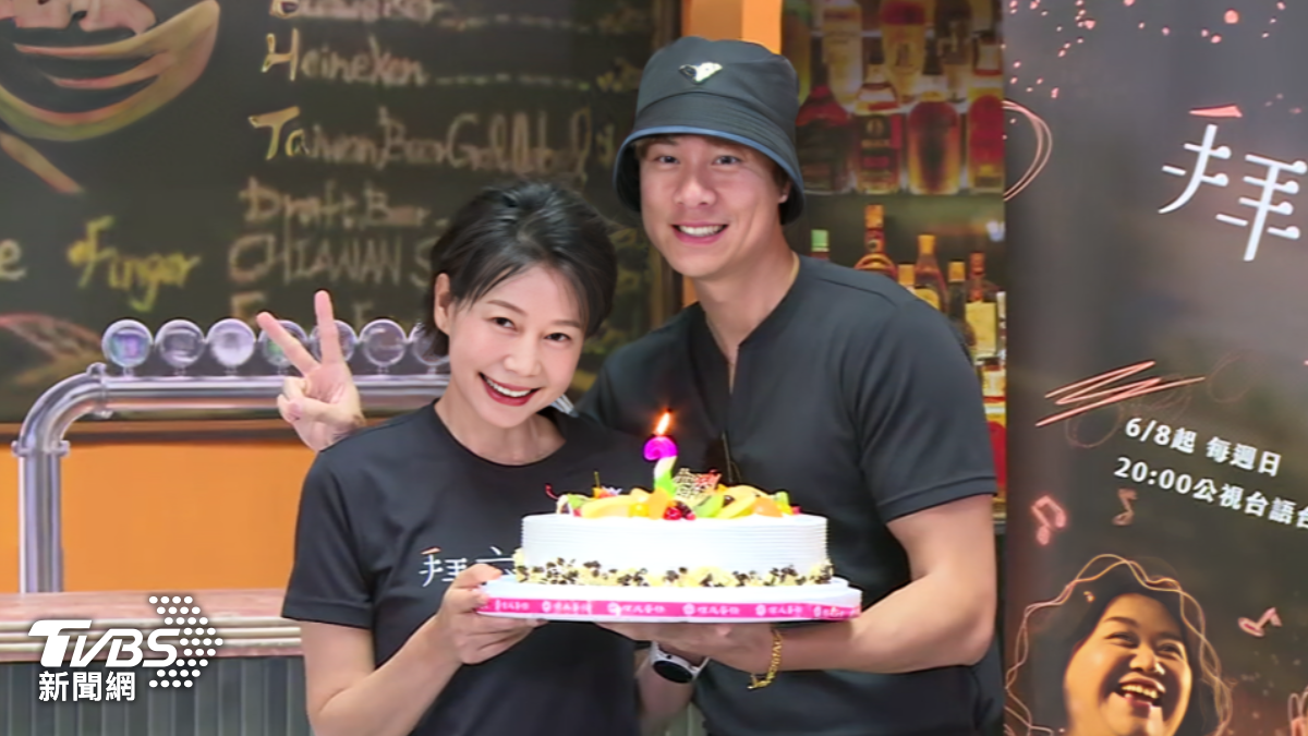 丁寧過生日,劉書宏貼心送蛋糕全場慶祝。(圖/TVBS)