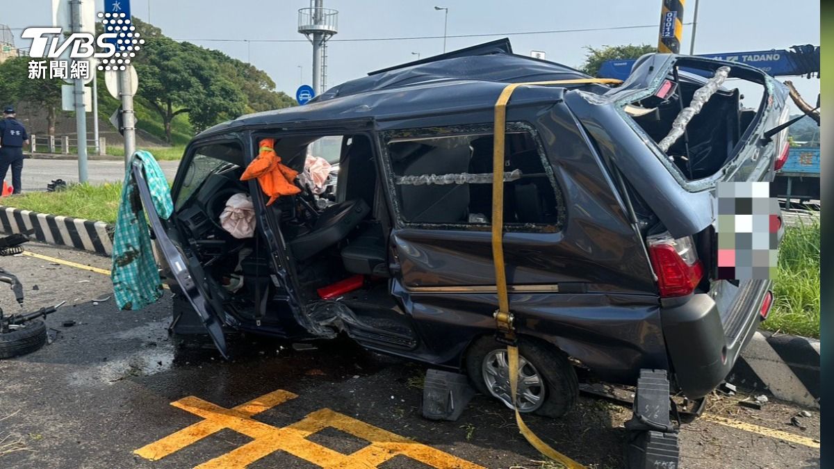 車體扭曲變形。（圖／TVBS）