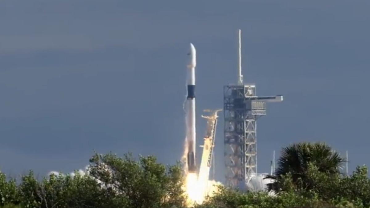 中共近年更頻繁地將各類衛星，送上太空。雖不全然為軍事用途，通信、定位與監偵功用，依然能為軍事行動提供協助。