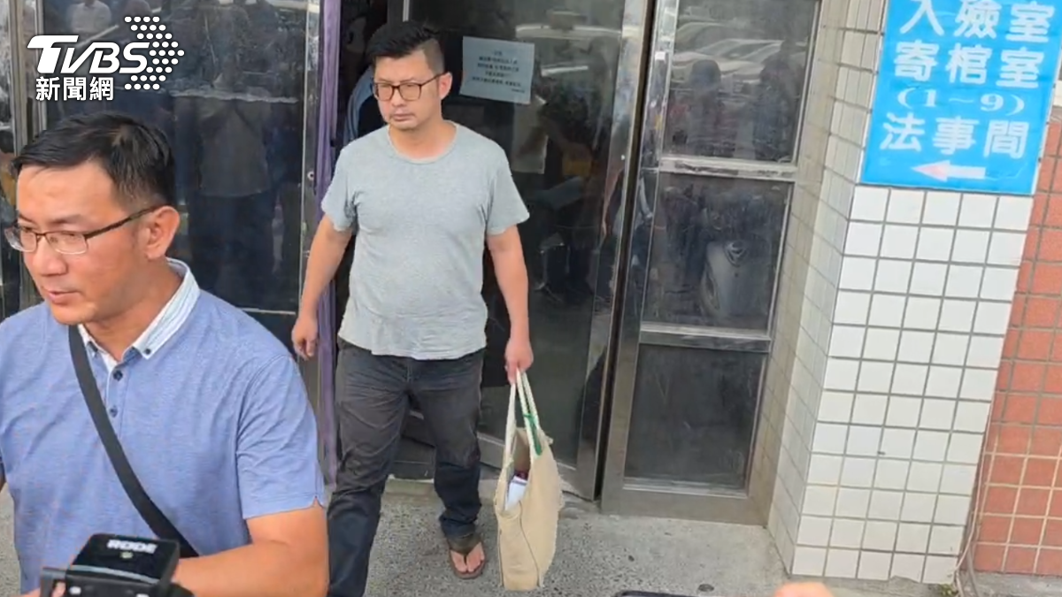 彭振聲妻子在墜樓現場遺留「米色手提袋」，事後兒子全程保管。（圖／TVBS）