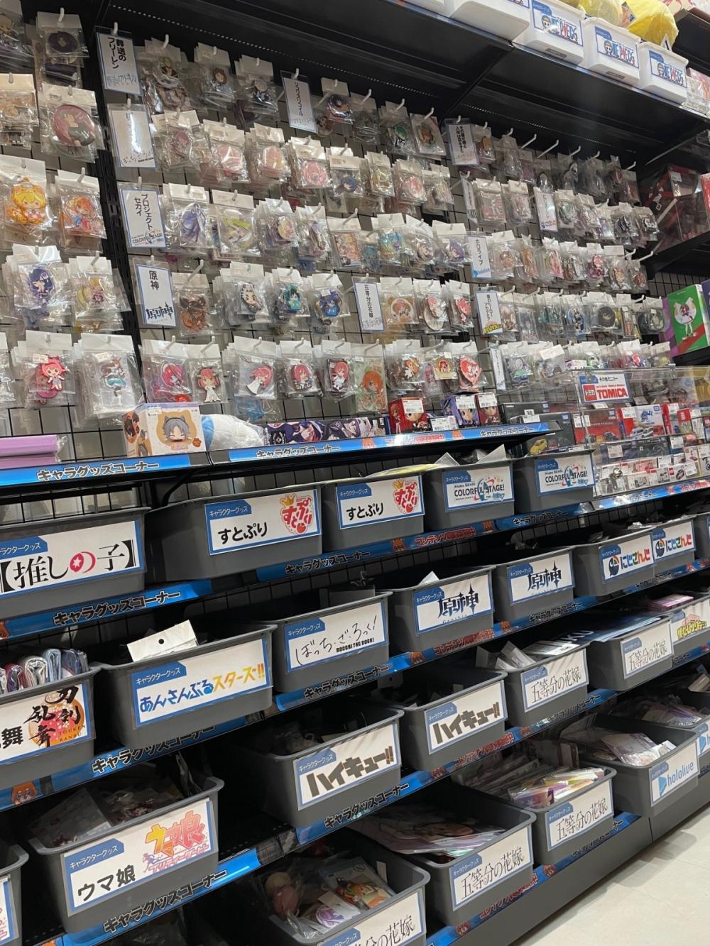 「FURU1區」將以在日本深受歡迎的動畫、遊戲周邊的中古模型與動畫商品為主,並販售人氣卡牌。(圖/TORICO、TAY TWO提供)