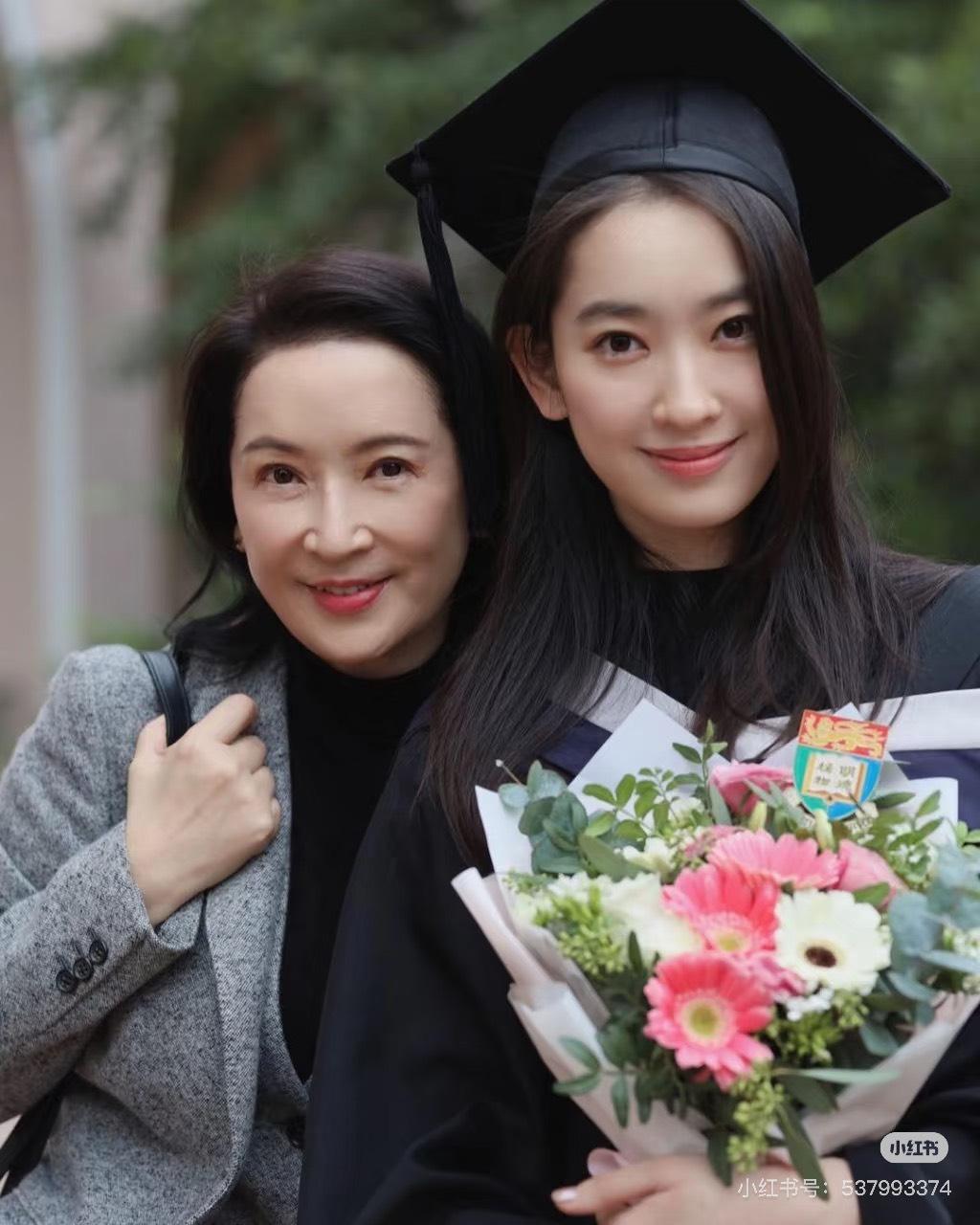 龔慈恩與大女兒林愷鈴。（圖／翻攝自小紅書）