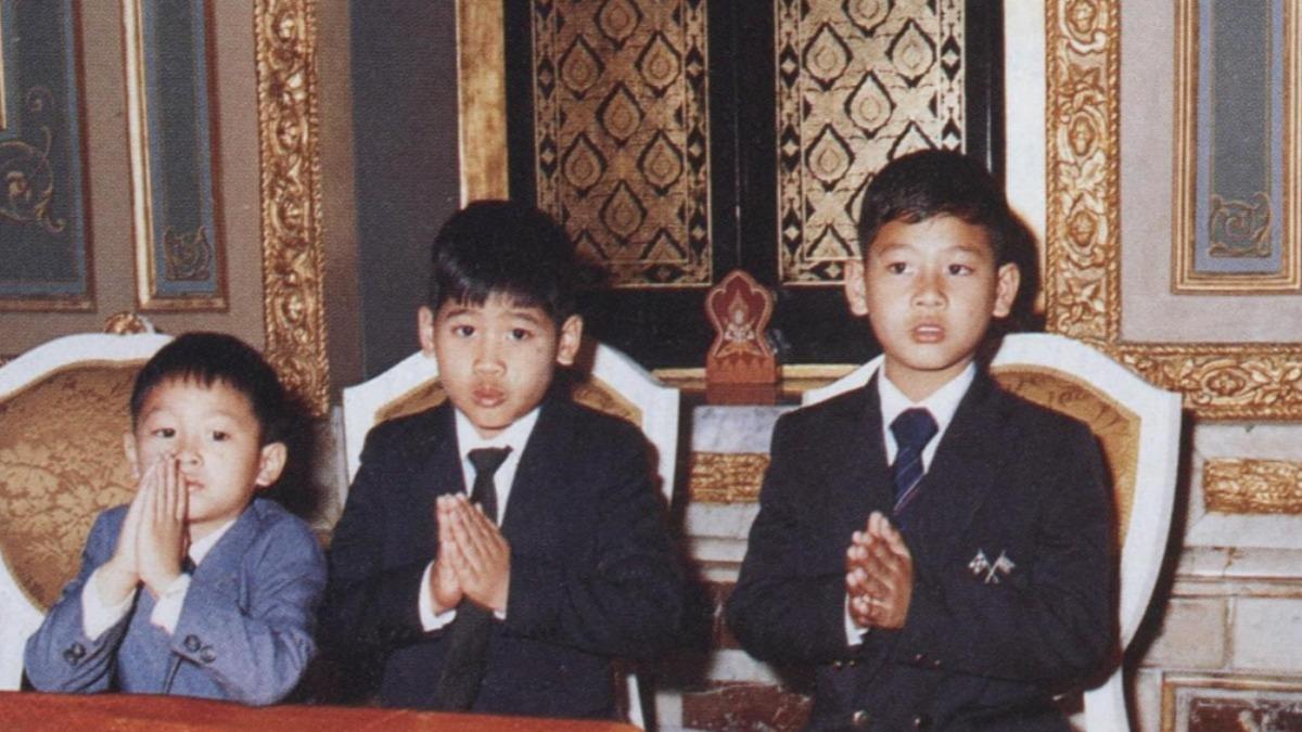 大王子與兩個弟弟們,於80年代拍攝。(圖/翻攝Vacharaesorn Vivacharawongse fb)