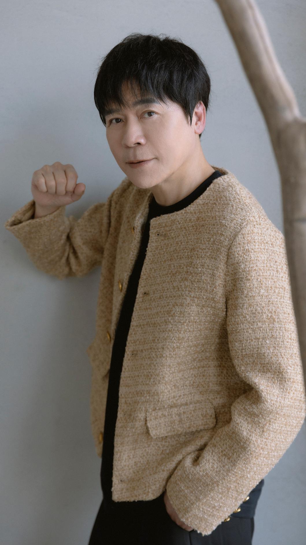 洪榮宏難忘秀場時光,不僅曾黑道壓上台演出,還遭人砍殺。(圖/萬星傳播提供)